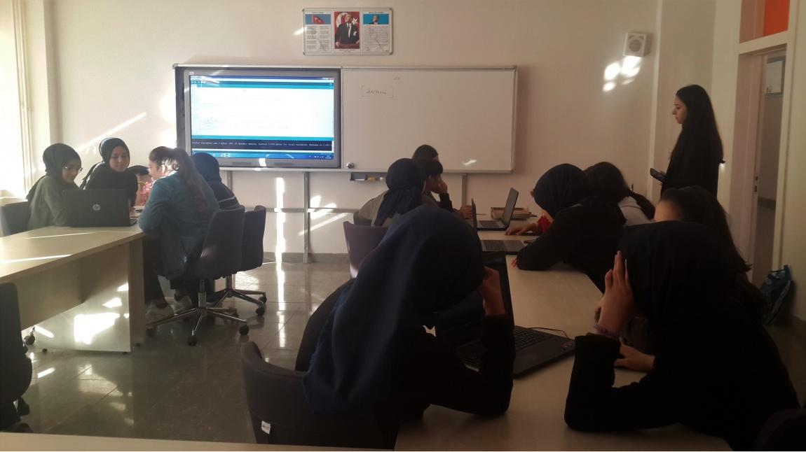 Harezmî Öğrencileri Bilgisayarlı Kodlama ile Tanıştı